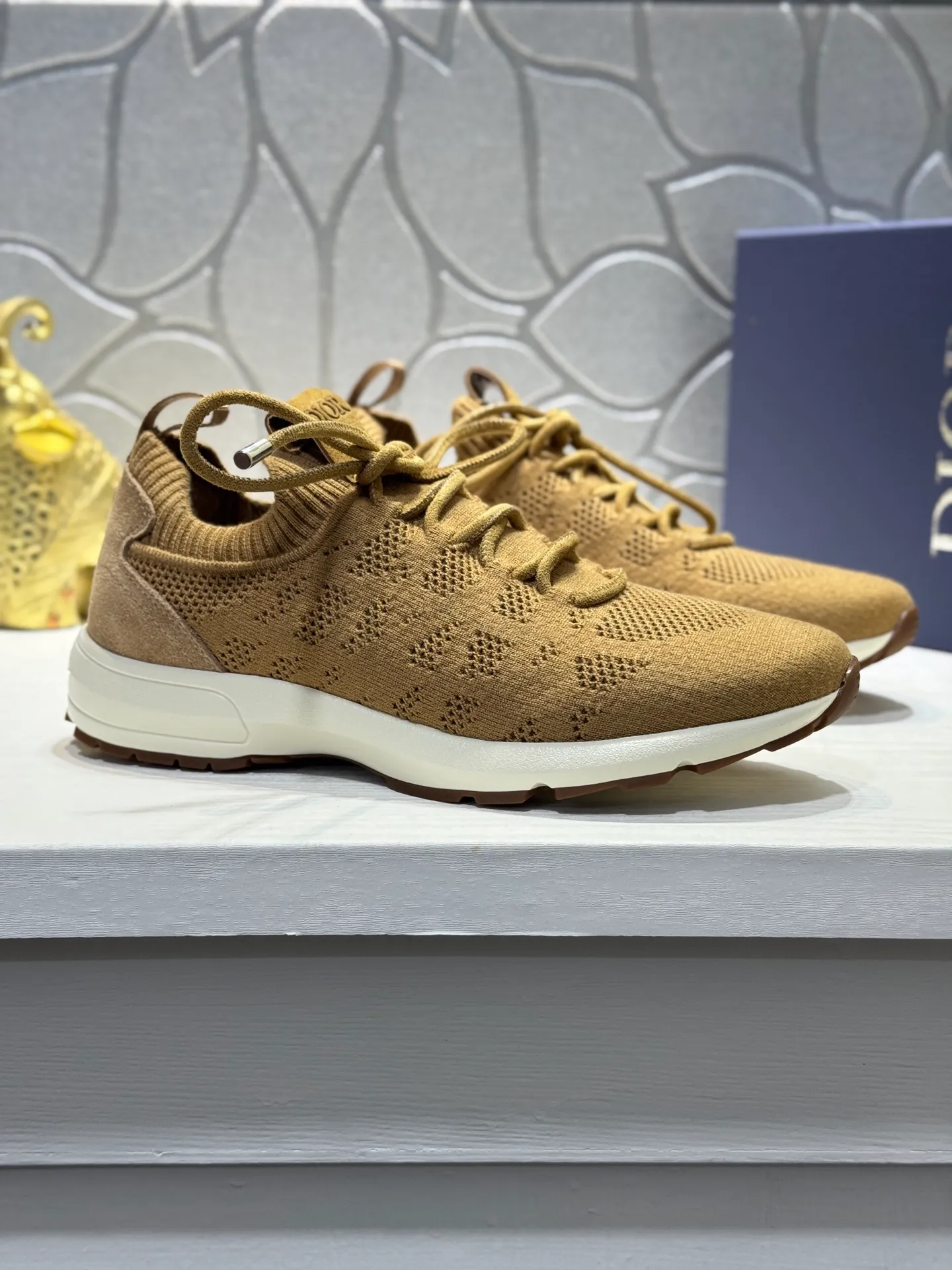 Men's shoes💰400【New style】🎠🎠Dior🔍Top purchasing agent🇮🇹 Di The new super-popular sneakers from the popular sneakers are synchronized with the new counters. The uppers are made of flying woven fabrics, and the logo logo on the tongue is perfectly reproduced with complex craftsmanship that is a must-have for fashionistas. The soles: the original soles are specially provided by the original factory, and the exclusive molded soles are super comfortable. The original factory orders, 🔍🔍multiple colors are available, you can go in and out of the counter at will, welcome to compare, a must-have for fashionable men. Code number: 38-44 (45 customized